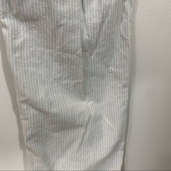 3 for $20 🌟Levi’s Pinstripe White and Blue Boyfriend Jeans - Picture 7 of 9